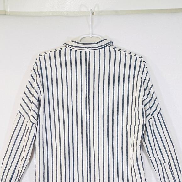 Urban Outfitters Button Down Shirt Womens Small White Gray Striped Embossed - Picture 9 of 11